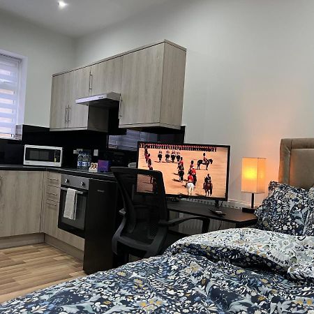 Mia Residence - Entire Studio Apartment - City View - London - Next To Ealing Broadway Station Exterior foto
